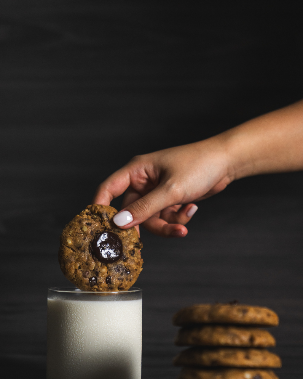 BROWN BUTTER CHOCOLATE CHIP MACADAMIA COOKIE (Box of 4)