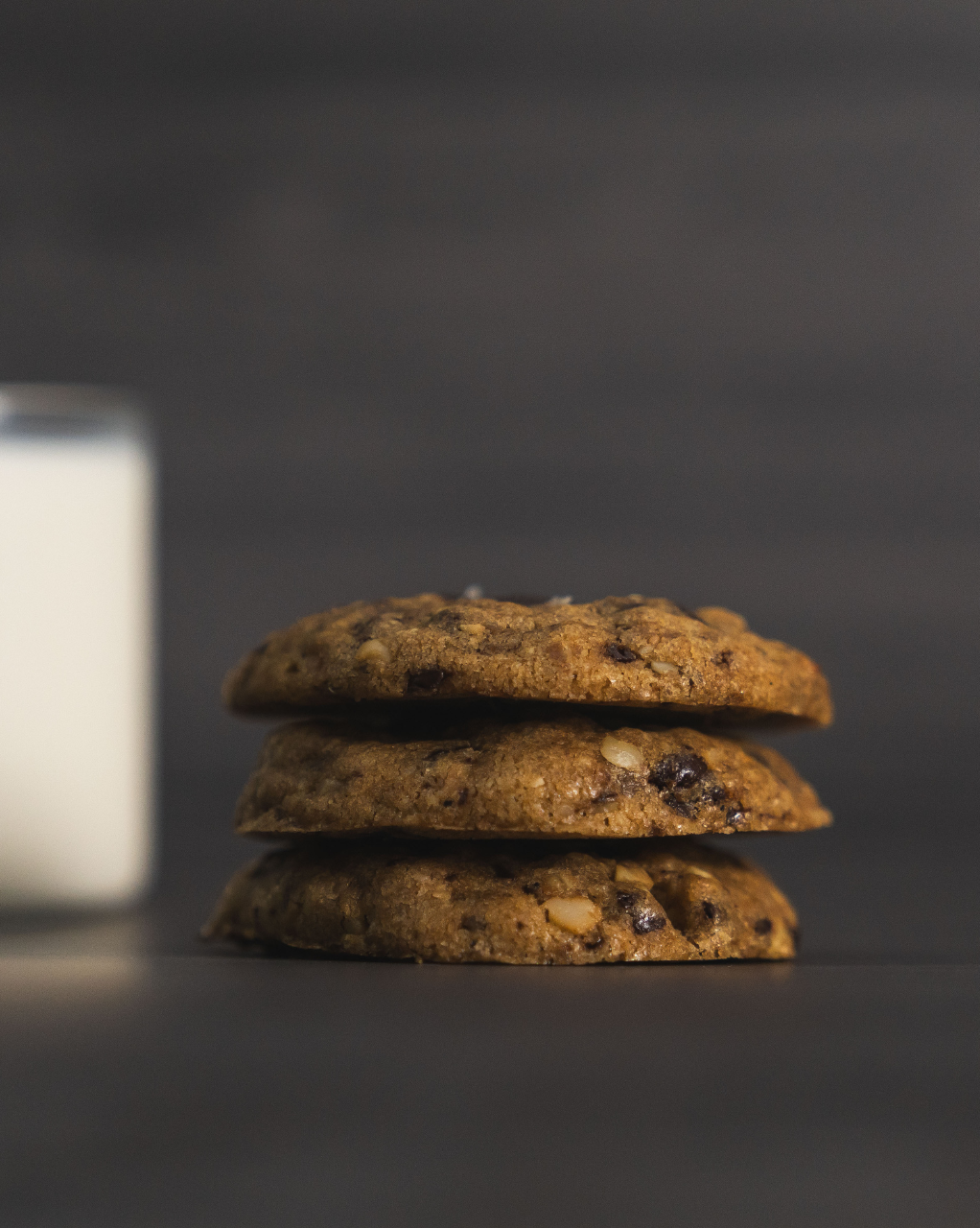 BROWN BUTTER CHOCOLATE CHIP MACADAMIA COOKIE (Box of 4)