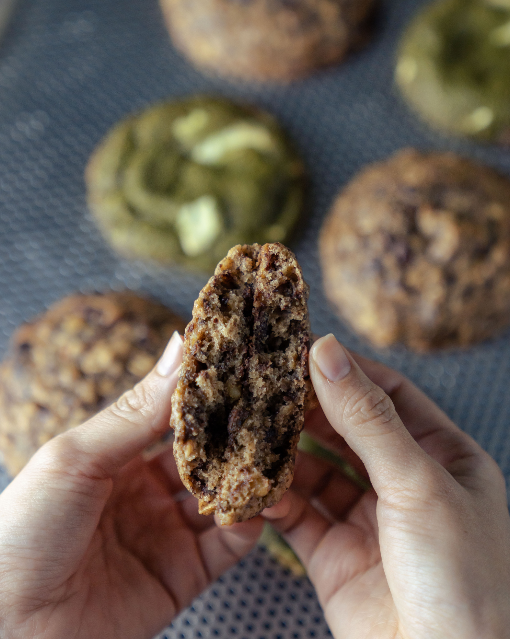 BANANA OAT CHOCOLATE CHIP COOKIES (BOX OF 4)